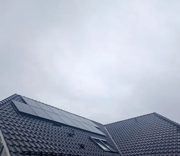 12 kWp Solar Hybrid Insel Komplettanlage Full Black Glas-Glas Solarmodule Montagesystem 15 kWh Speicher – Bild 4