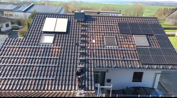 10 kWp Photovoltaik Kompletteanlage full black Module & Hybrid Wechselrichter von Deye – Bild 7